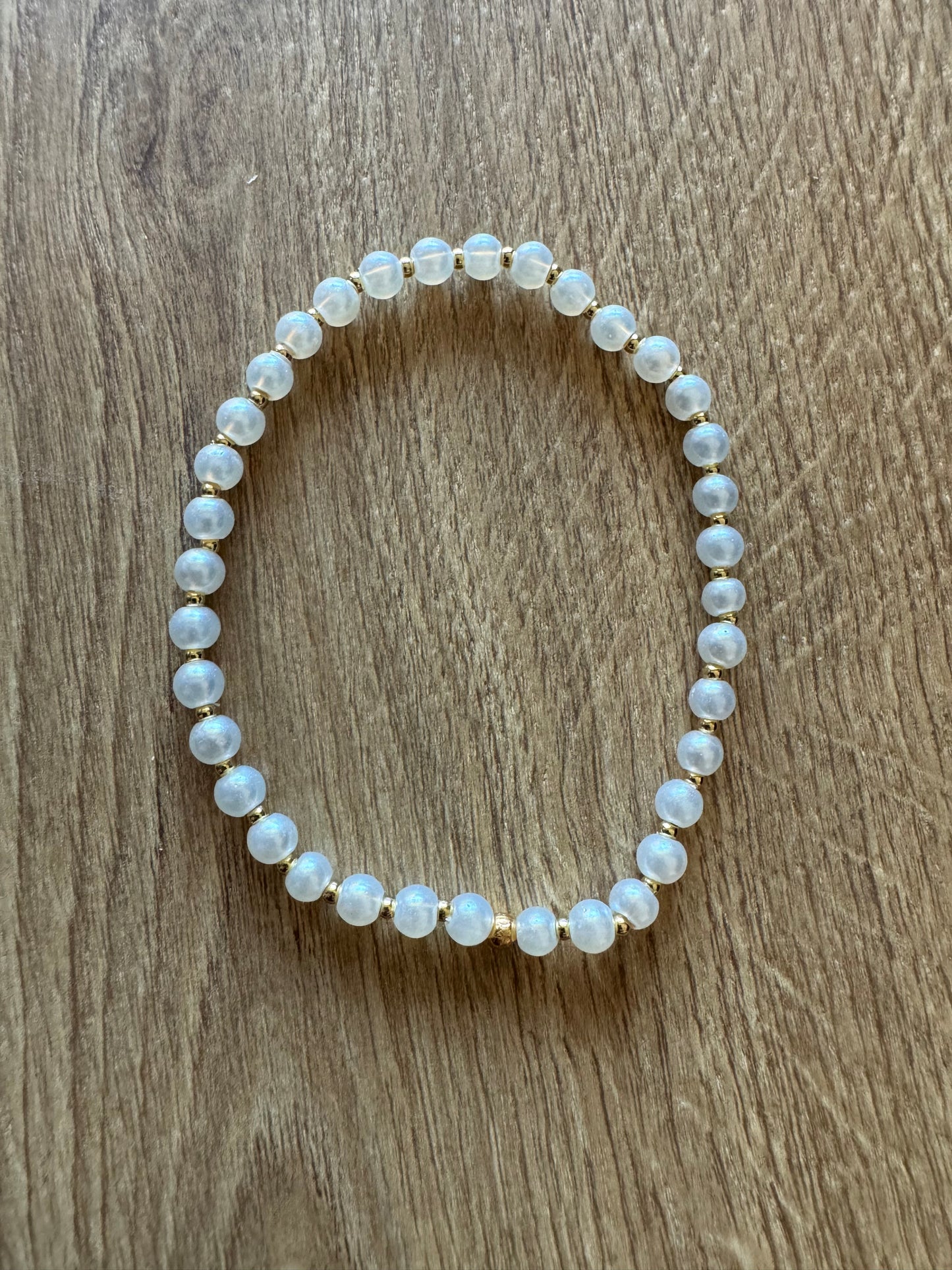 7 Inch White Glass-Pearl Stretch Bracelet