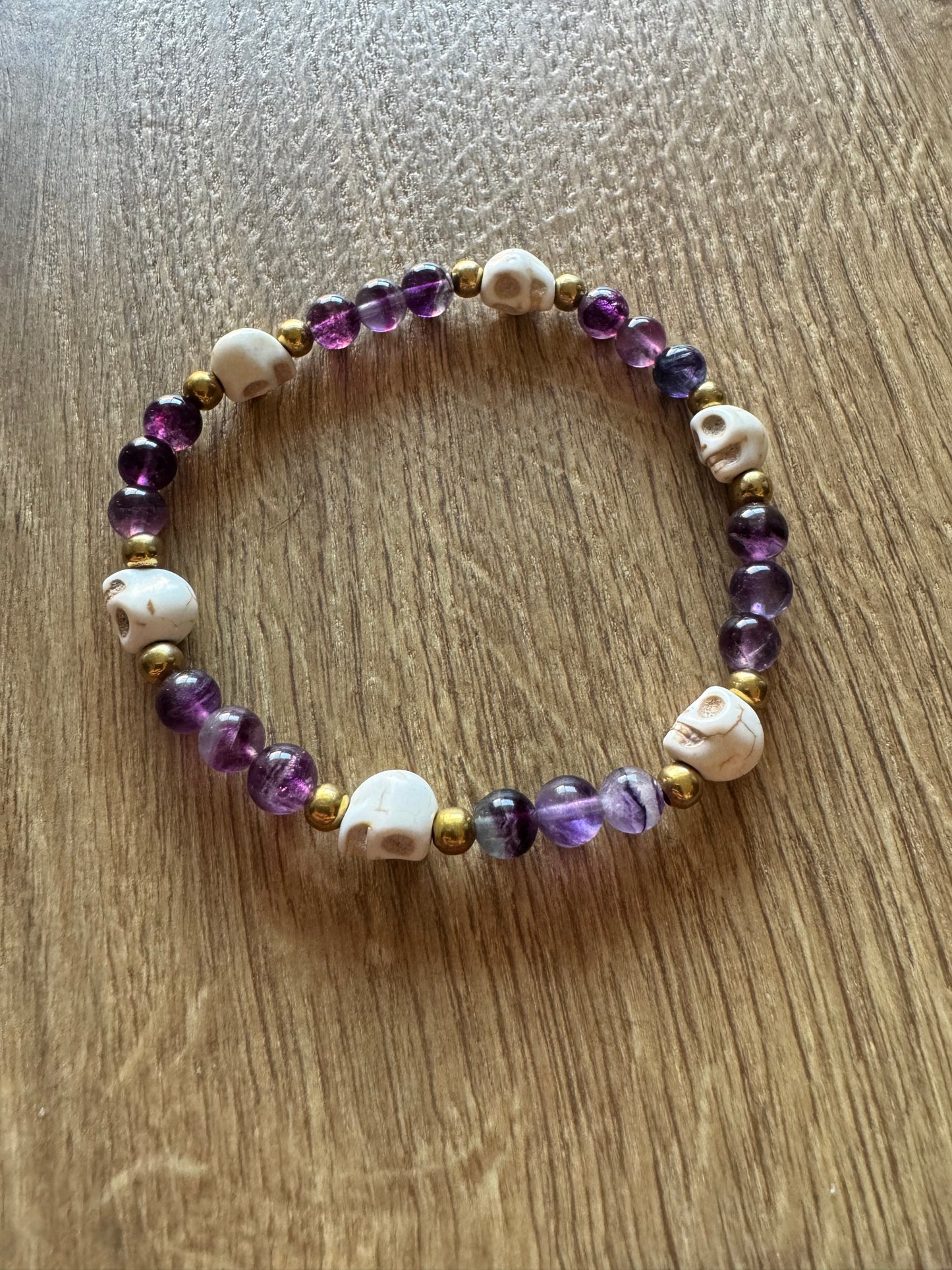 7 Inch White Skull and Purple Fluorite Beaded Stretch Bracelet