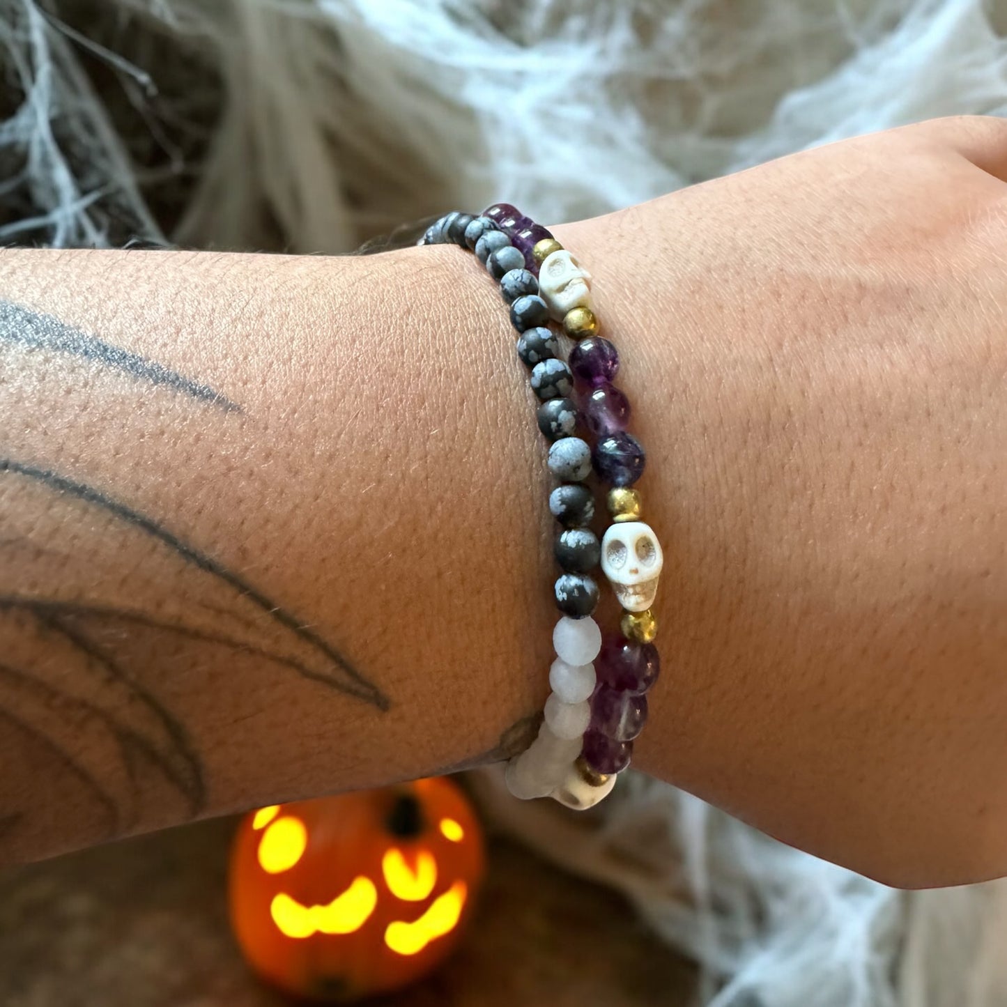 7 Inch White Skull and Purple Fluorite Beaded Stretch Bracelet