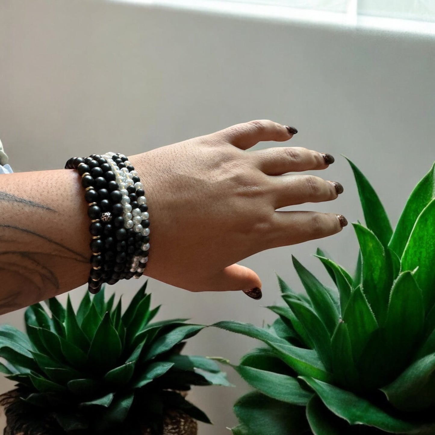 7.5 Inch Matte Black Onyx and White Glass-Pearl Bead Stretch Bracelet